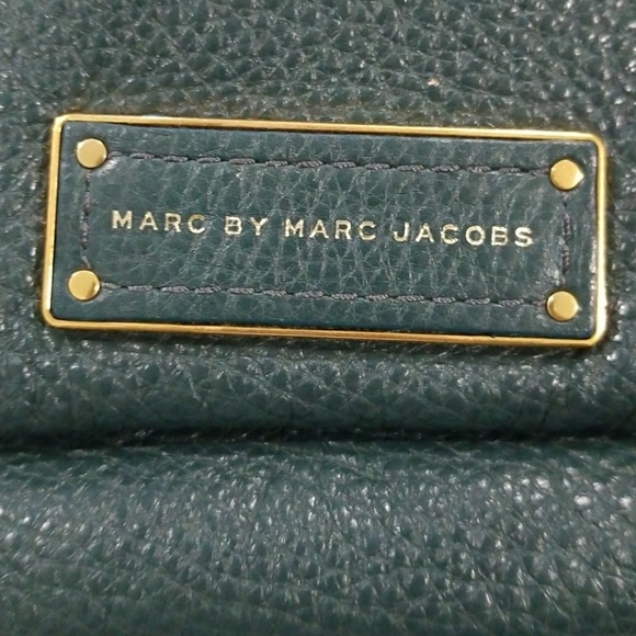 LAST CHANCE deep emerald green clutch/crossbody. - Picture 2 of 4